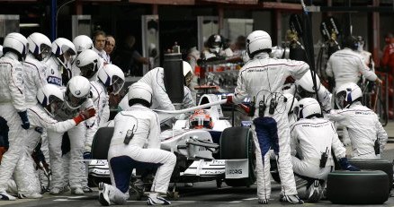 Team Kubicy pracuje nad ulepszeniem bolidu /AFP