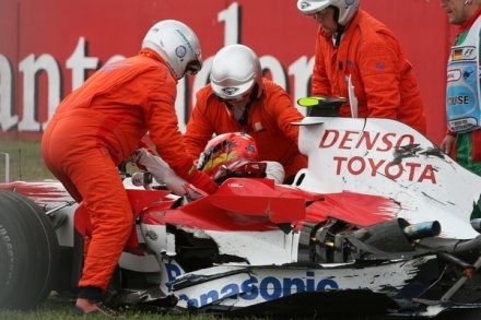 Team Toyoty ma sporo zastrzeżeń do działania ratowników podczas GP Niemiec /AFP
