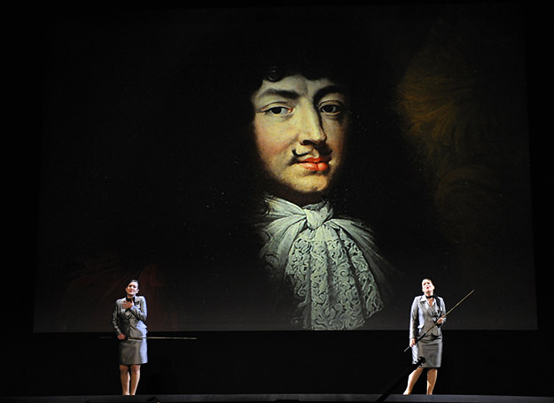 Teatr „Champs Elysee” w Paryżu: Próba opery "Armide" z portretem Ludwika XIV w tle /AFP