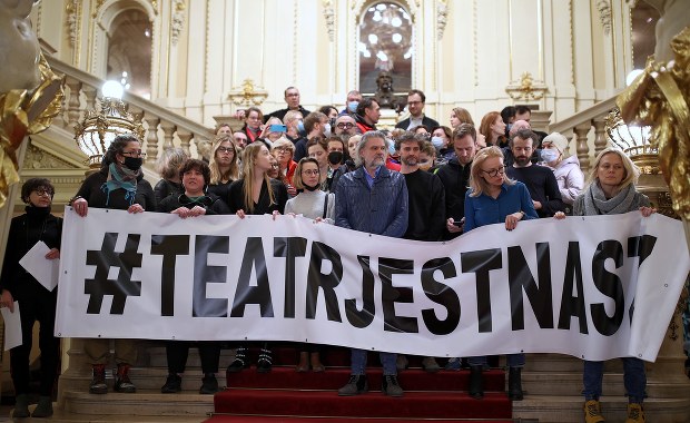 "Teatr jest nasz!". "Murem za Słowakiem". Protesty w całej Polsce