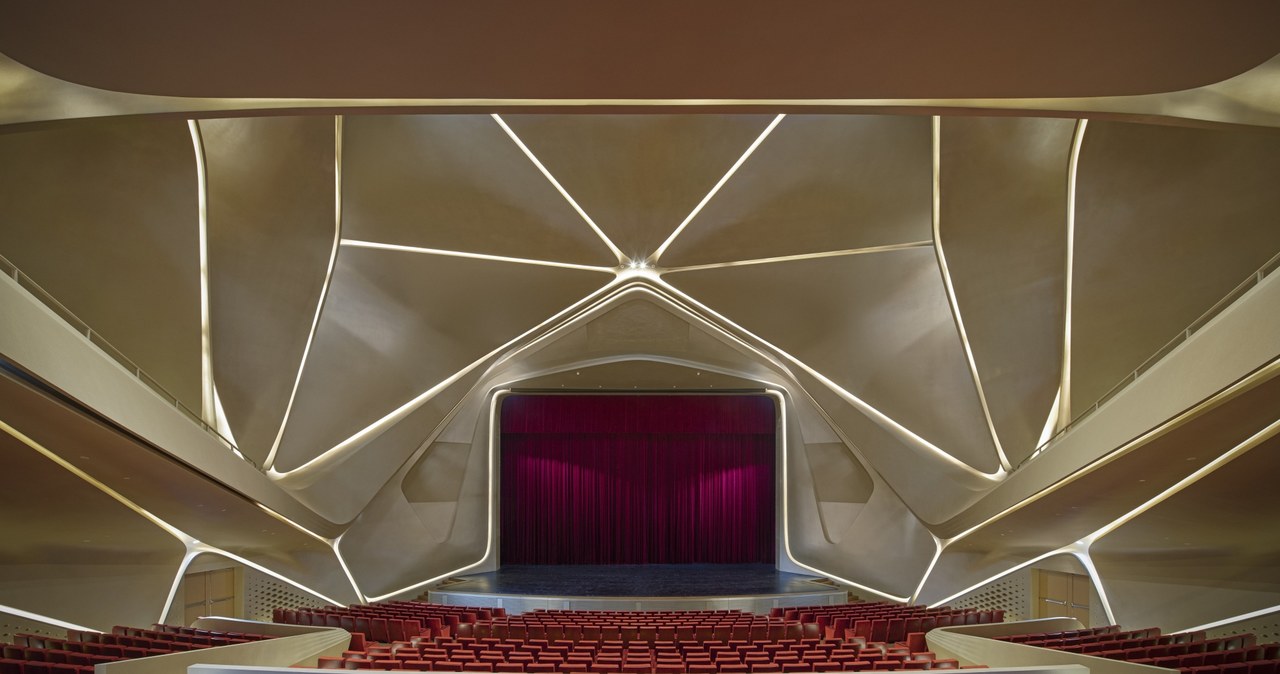Teatr Wielki Miejskiego Centrum Sztuki Zhuhai Jinwan. Sala na 1200 miejsc /Virgile Simon Bertrand /materiały prasowe