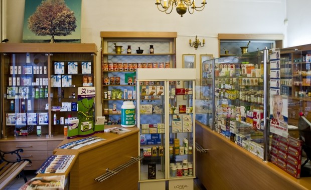 Technik farmaceuta odchodzi do lamusa. Leki mogą przez to podrożeć