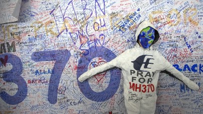 Technik pokładowy pasażerem Boeinga 777. Wiedział, jak wyłączyć urządzenia? 