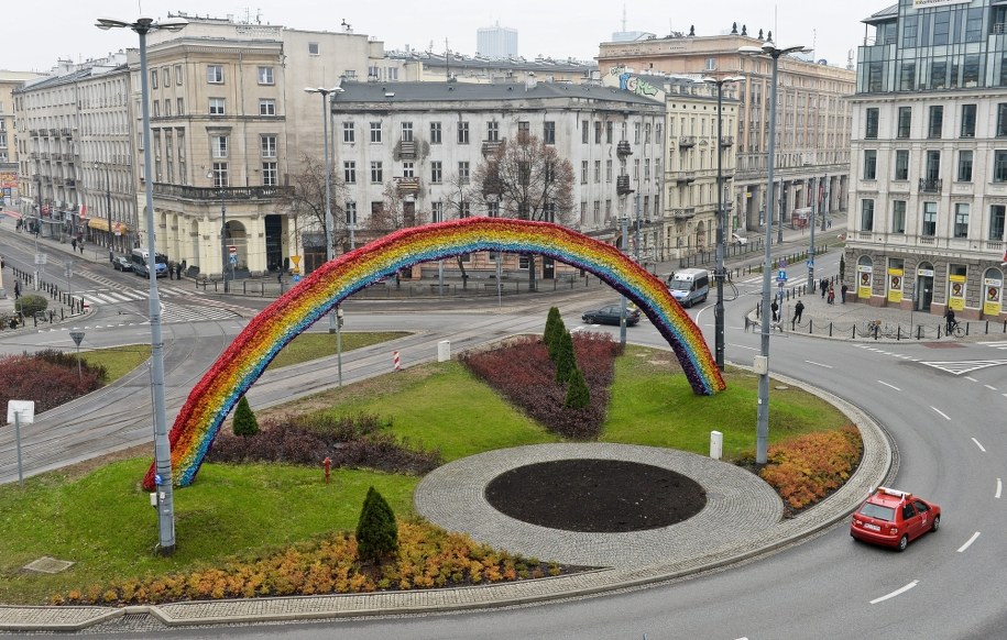 Tęcza na stołecznym Placu Zbawiciela /PAP/Marcin Obara /PAP