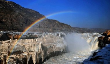 Tęcza nad wodospadem