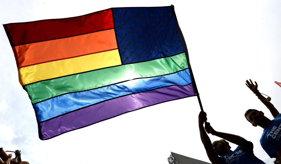 Tęczowa flaga /JUSTIN LANE /PAP/EPA