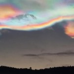 Tęczowe chmury nad Norwegią. W sieci pojawiło się mnóstwo zdjęć