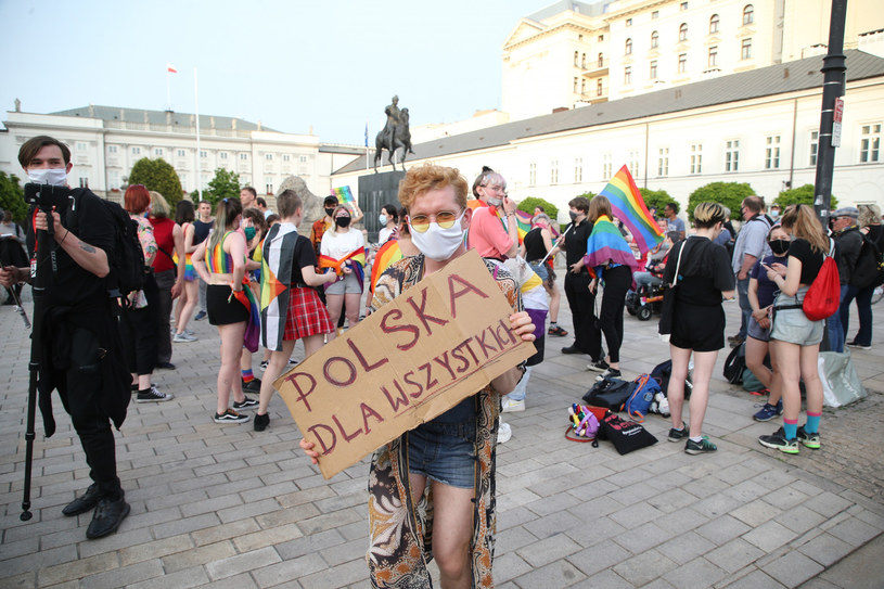 "Tęczowe disco" przed Pałacem Prezydenckim /Piotr Molecki /East News
