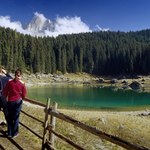 Tęczowe jezioro wiosną wygląda najpiękniej. To świetny kierunek na majówkę dla aktywnych 