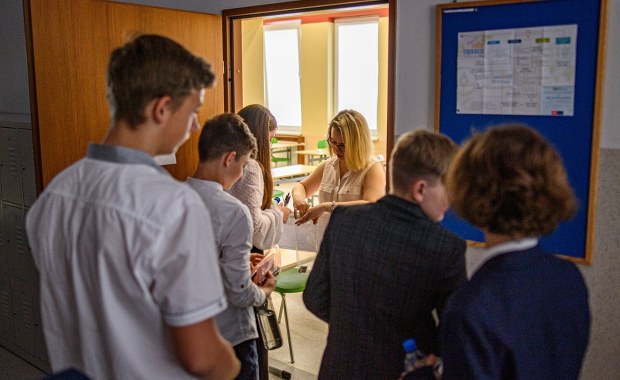 ​Tego nie możesz wnieść na egzamin ósmoklasisty! Sprawdź, co grozi za złamanie zasad