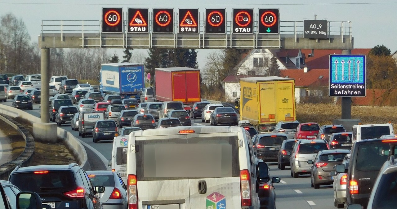 Tegoroczne wakacje przyniosły rekordową liczbę korków w Niemczech. W sumie kierowcy przestali w nich aż 12 lat /Mariusz Grzelak /Agencja SE/East News