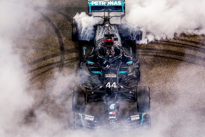 Tegoroczny bolid Mercedesa będzie miał wirtualną premierę /Getty Images