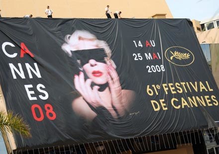 Tegoroczny plakat festiwalu inspirowany jest twórczością Davida Lyncha /AFP