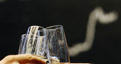 Tegoroczny szampan trafi na rynek dopiero w 2012 roku /AFP