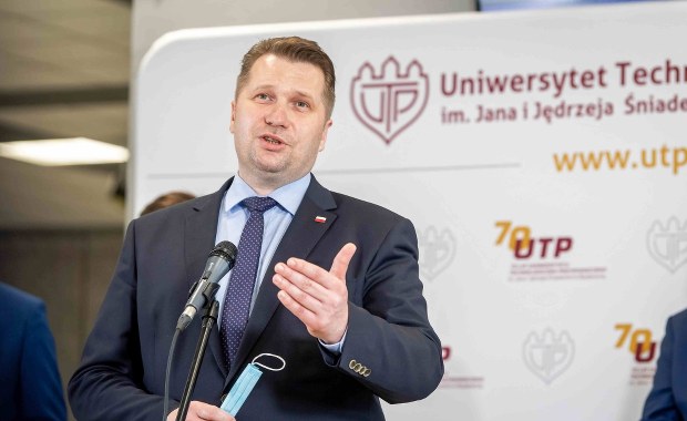 Teksty Jana Pawła II i opracowania IPN. Czarnek zapowiada zmianę w kanonie lektur