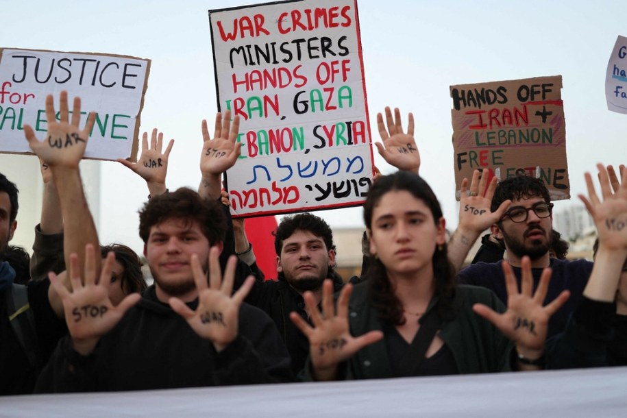 Tel Awiw. Demonstracja przeciwko wojnie z Iranem /ILIA YEFIMOVICH/AFP /East News