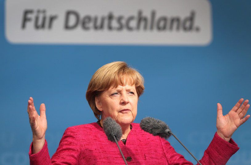 Telefon Angeli Merkel nie jest wystarczająco zabezpieczony przed szpiegowaniem - twierdzi "Bild am Sonntag". /AFP