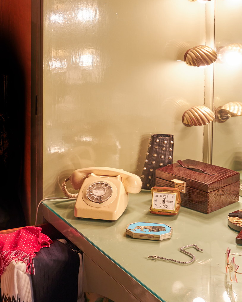 Telefon, który Freddie Mercury trzymał przy łóżku /EPA/SOTHEBY'S HANDOUT /materiał zewnętrzny