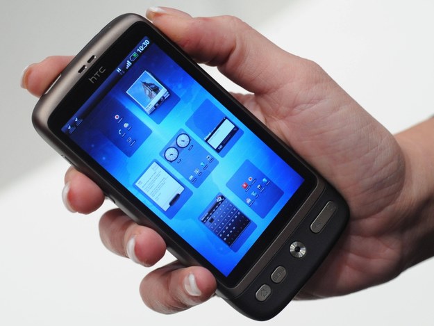 Telefon z Androidem [zdj. archiwalne] /PAP/DPA/Peter Steffen  /PAP/EPA