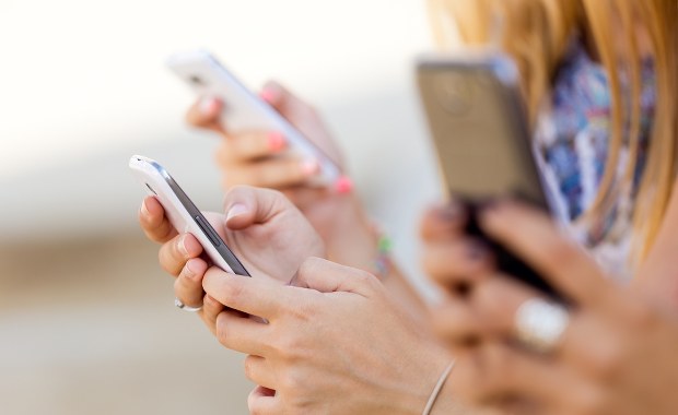 Telefony chcą nas zabić? Wyjaśniamy, o co chodzi z 4 października