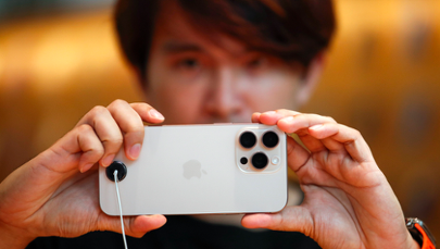 Telefony iPhone w centrum sporu. Co będzie z ich produkcją?