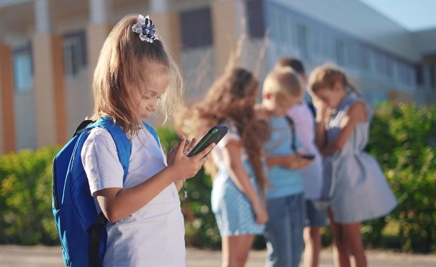 Telefony w szkołach: Pozwalać czy zakazywać? [GŁOSUJ W SONDZIE]