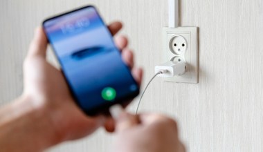 Telefony z baterią, które wytrzymają nawet tydzień bez ładowania