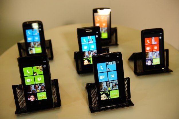 Telefony z systemem Windows Phone 7 /AFP