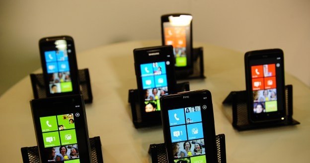 Telefony z systemem Windows Phone 7 /AFP