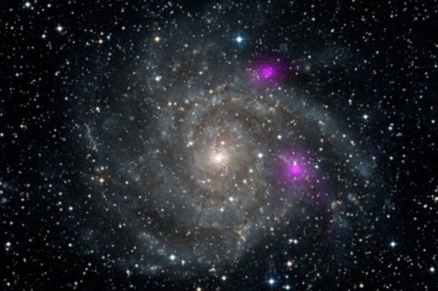 Teleskop NuSTAR zaobserwował obiekty typu ULX w ramionach galaktyki IC342 /NASA