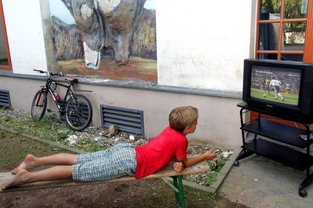 Telewizja cyfrowa puka do drzwi - w Polsce nikt się z nią jednak nie spieszy /AFP