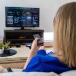 Telewizja internetowa zacina się? Pewna prędkość internetu do 4K