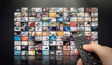 Telewizja naziemna przez internet. Jak odbierać programy bez anteny?