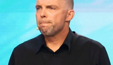 Telewizja Polska znienacka podjęła kolejną decyzję ws. kabaretów. Nie zabrakło gorzkich słów