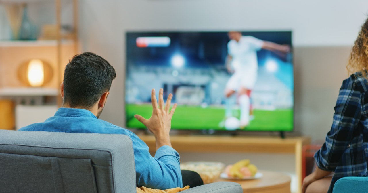 Telewizor na Euro 2024 o 400 zł taniej w Biedronce! /123RF/PICSEL