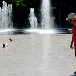 Temperatura sięga 43°C. W rozgrzanym aucie znaleziono dwoje martwych dzieci