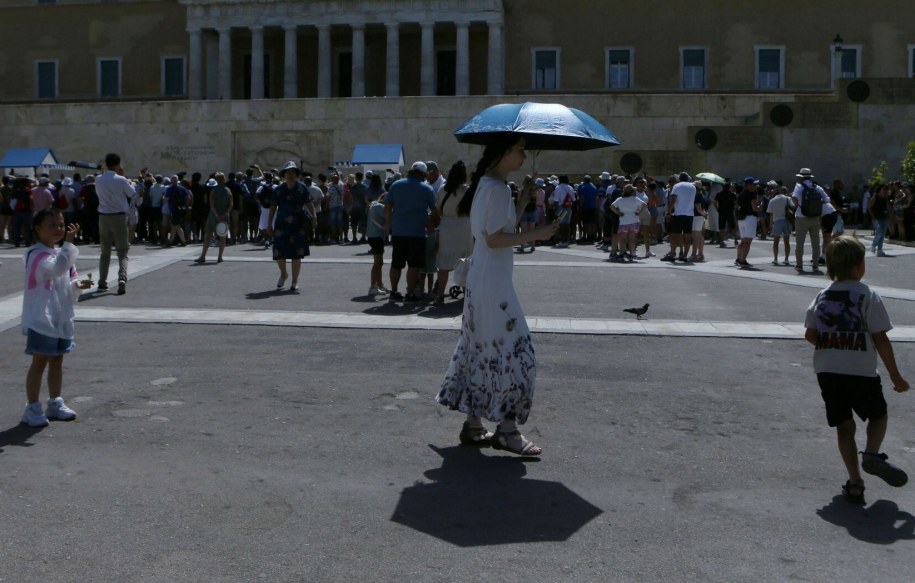 Temperatury w Grecji w ostatnich dnia osiągnęły prawie 45 stopni /Rex Features /East News