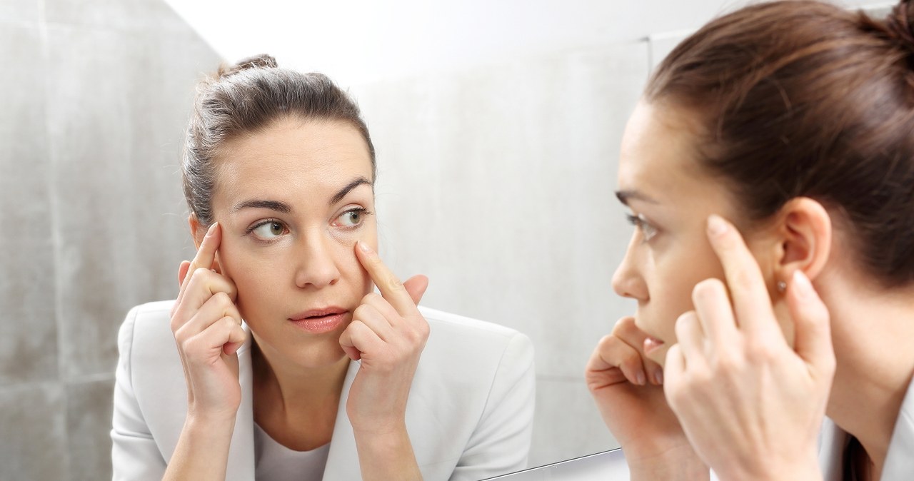 Ten domowy lifting pomaga szybko napiąć i wygładzić skórę twarzy /ola20 /123RF/PICSEL