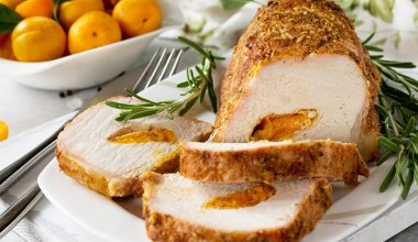 Ten domowy schab z morelą będzie gwiazdą wielkanocnego stołu. Smak zachwyci rodzinę