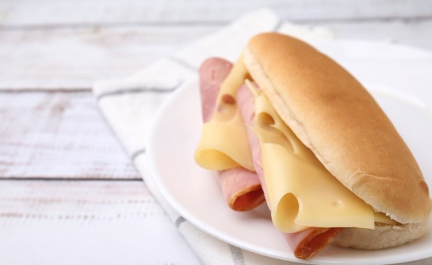 Ten duet się nie lubi? 	Produkty są zbyt podobne do siebie