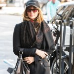 moda Ten jesienny płaszcz to hit. Jennifer Lawrence nosi go "po miejsku"