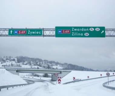 Ten kolor ma znaczenie. Od niego zależy, jak długo na drodze będzie śnieg