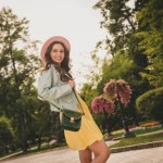 Ten kolor nie wychodzi z mody. Wiosną warto mieć go w szafie