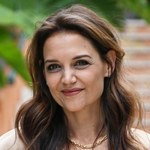 Ten kolor odmładza i podkreśla urodę. Katie Holmes wybrała go na jesień