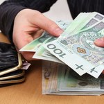 Ten kolor przyciąga pieniądze jak magnes. Warto mieć portfel w takim odcieniu