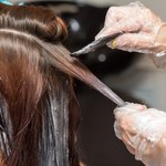 Ten kolor włosów będzie modny jesienią. Panie już teraz proszą o niego fryzjerów 