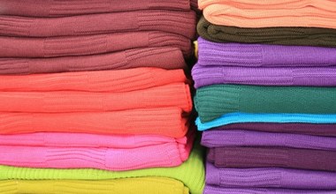 Ten kolor wszyscy będą nosić jesienią. Kup taki sweter albo płaszcz