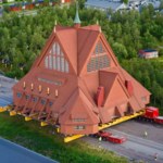 Ten kościół waży 700 ton. Podnieśli go i przenieśli o 5 km