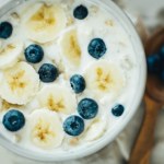jogurt grecki Ten kremowy jogurt syci na długo. Sprawdź jednak etykietę