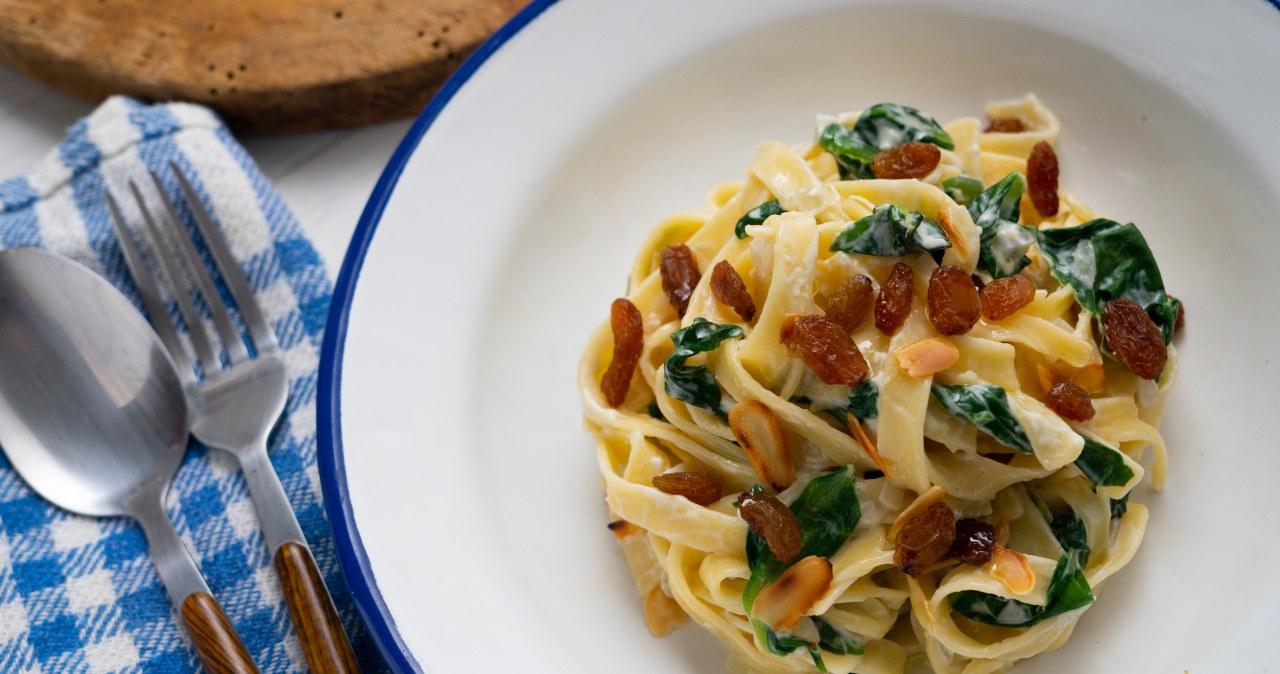 Ten makaron smakuje jak w ekskluzywnej restauracji /albertgonzlez /123RF/PICSEL